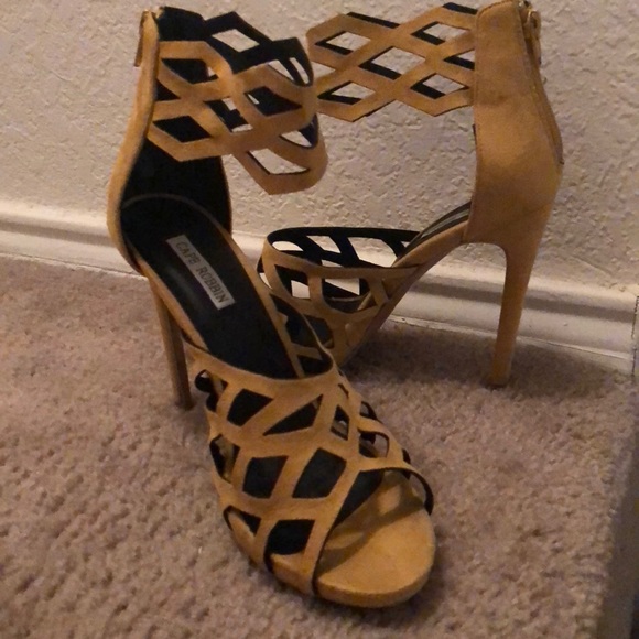 Bundle of 3 pairs of pumps. - Picture 4 of 4